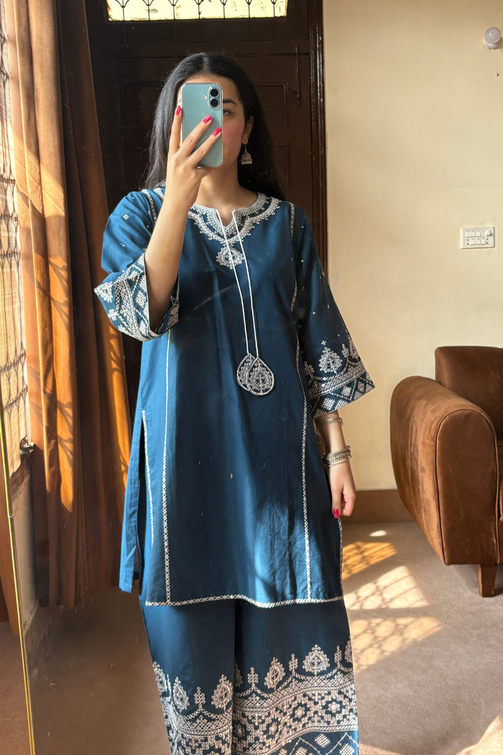Raisa 2Pc - Embroidered Lawn Pret